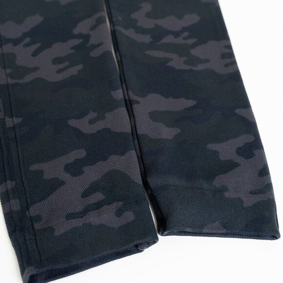 🚨 SPANX Black Camo Seamless Leggings 24" Look at Me Now - Picture 8 of 11